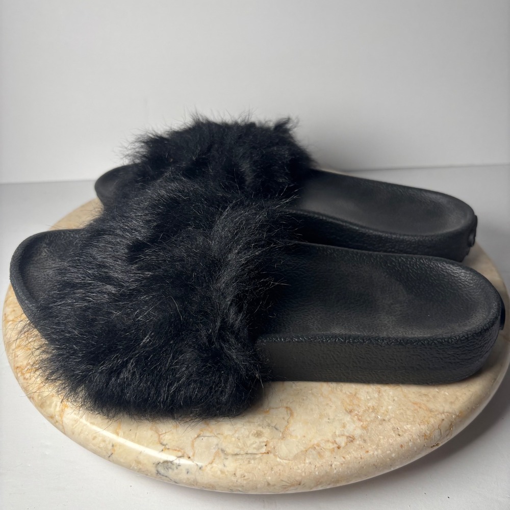 UGG Royale Faux Fur Slides Size 6 Black Fluffy Logo Sandals‎ Loungewear